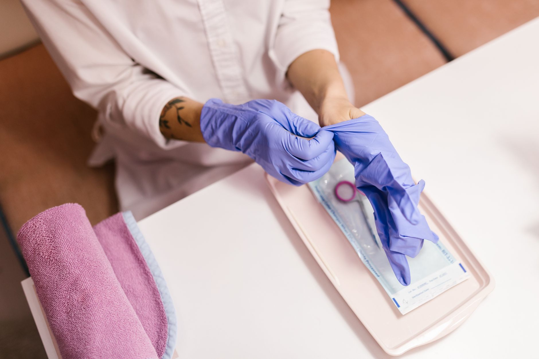 Materiais esterilizados e organizados para manicure